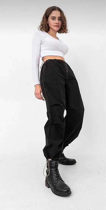 Siyah paraşüt pantolon