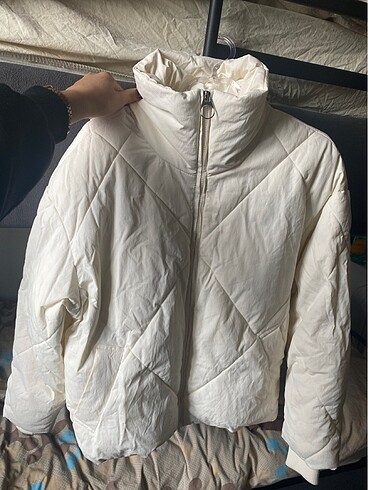 Bershka beyaz şişme mont