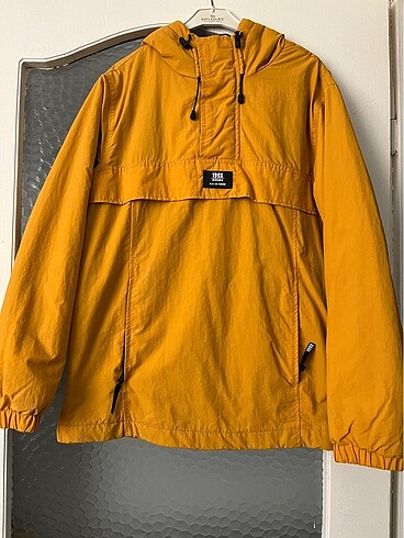 Bershka Kanguru Mont