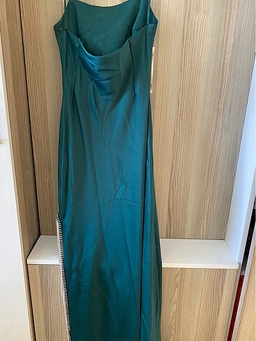 Zümrüt yeşili elbise