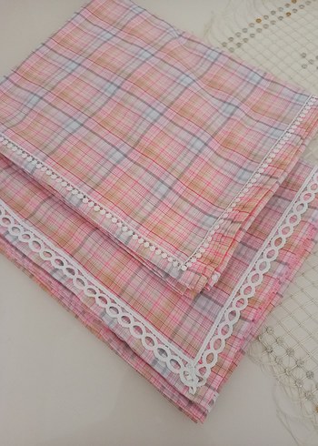 Pembe Nakışlı Ekoseli Masa Örtüsü - Görsel 3