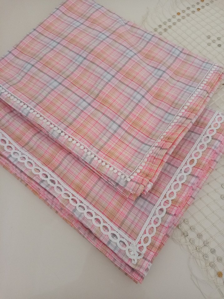 Pembe Nakışlı Ekoseli Masa Örtüsü - Görsel 3