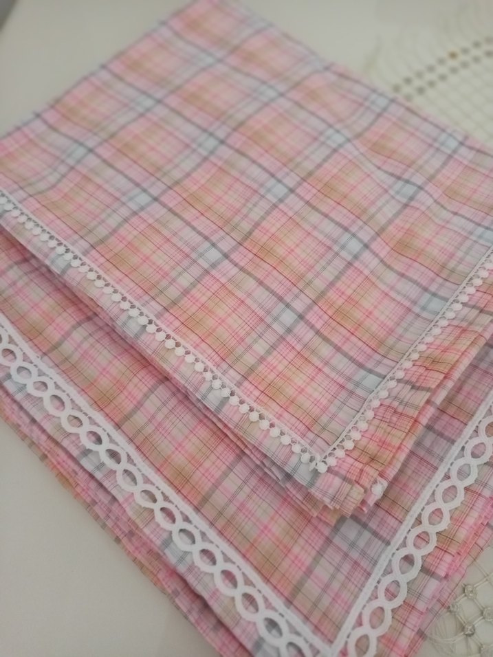 Pembe Nakışlı Ekoseli Masa Örtüsü - Görsel 2