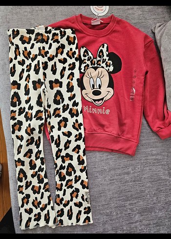 7 Yaş Beden kırmızı Renk Minnie leoparlı taytlı takım 7-8 yaş