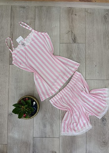 m Beden pembe Renk Pembe Çizgili Askılı Kadın Pijama Takımı