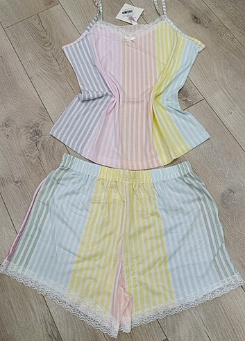 Diğer Bayan İp Askılı Şortlu Pijama Takımı