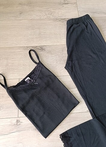 m Beden İp Askılı Pijama Takımı