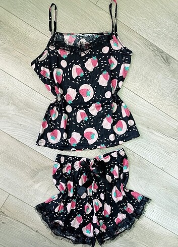 m Beden İp Askılı Pijama Takımı