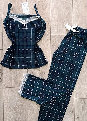 İp Askılı Bayan Pijama Takımı 
