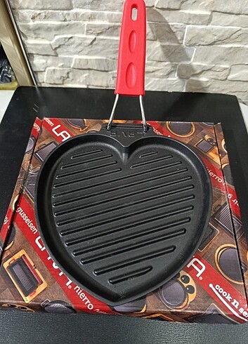Beden siyah Renk Lava Kalp'li Tava 22×23cm