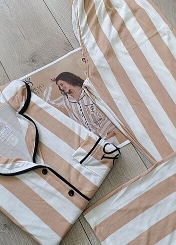 Uzun Kol Önden Düğmeli Pijama Takımı 