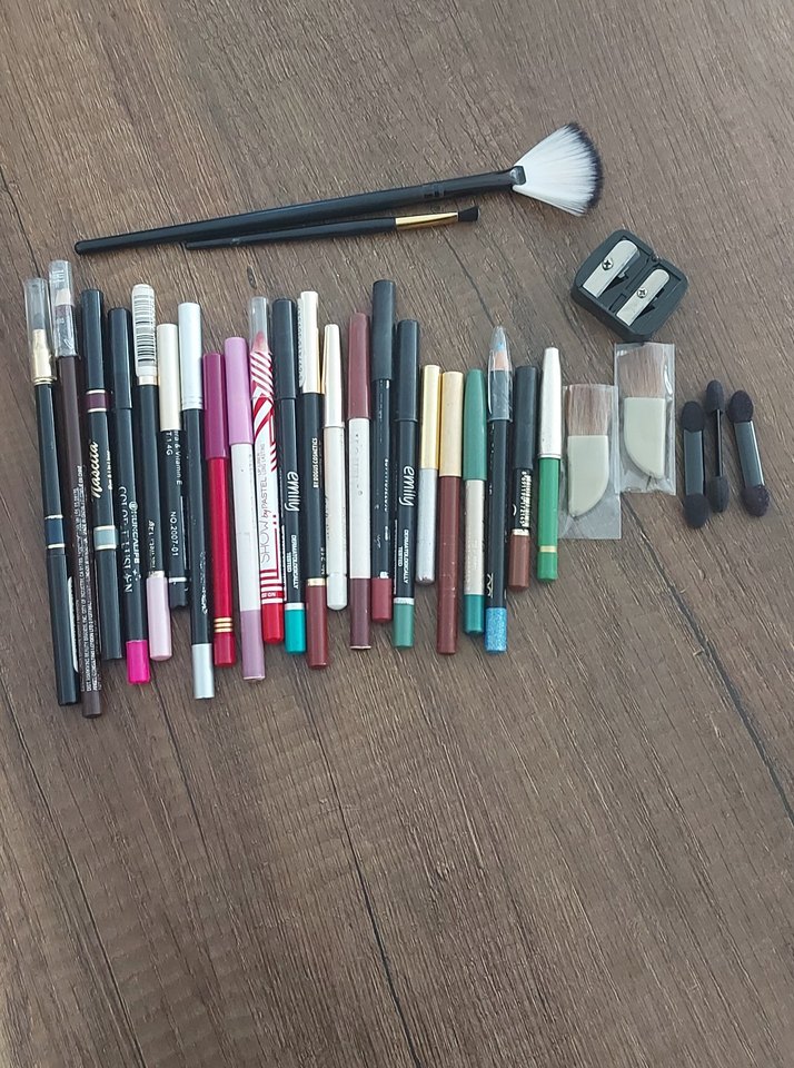 Çeşitli Renklerde Göz kalemleri... - Görsel 3