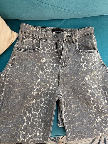 Stradivarius Stradivarius leopar jean