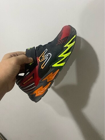36 Beden Erkek çocuk ışıklı spor ayakkabı skechers