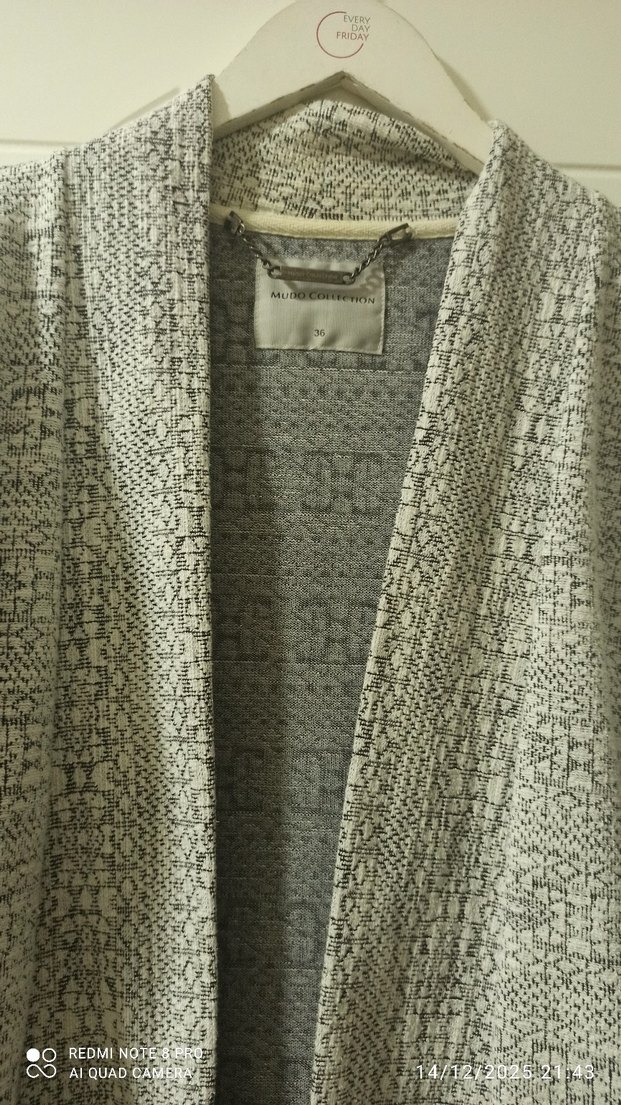 Gri Nakışlı Uzun Kollu Triko Hırka - Görsel 2