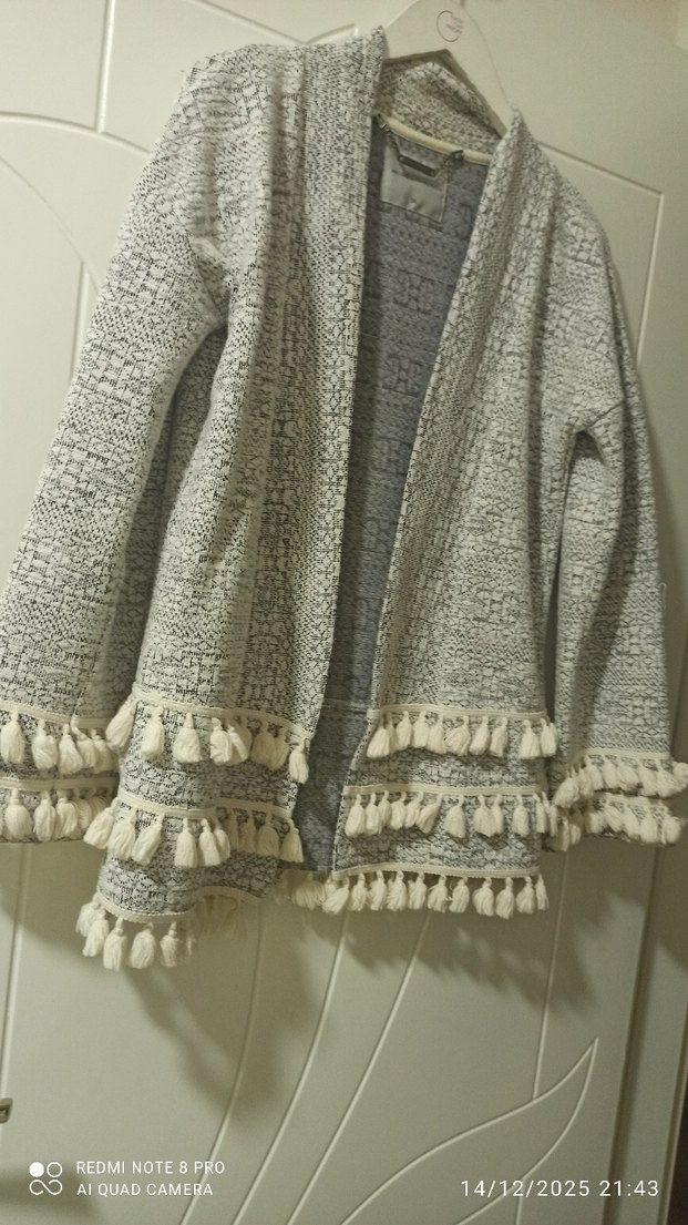 Gri Nakışlı Uzun Kollu Triko Hırka - Görsel 3