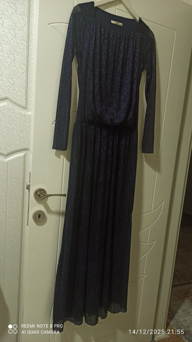 Uzun Kollu Mor Pileli Gotik Elbise - Görsel 2