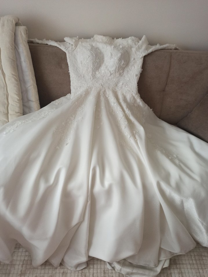 Uzun Kollu, Yüksek Yakalı Prenses Gelinlik - Görsel 2