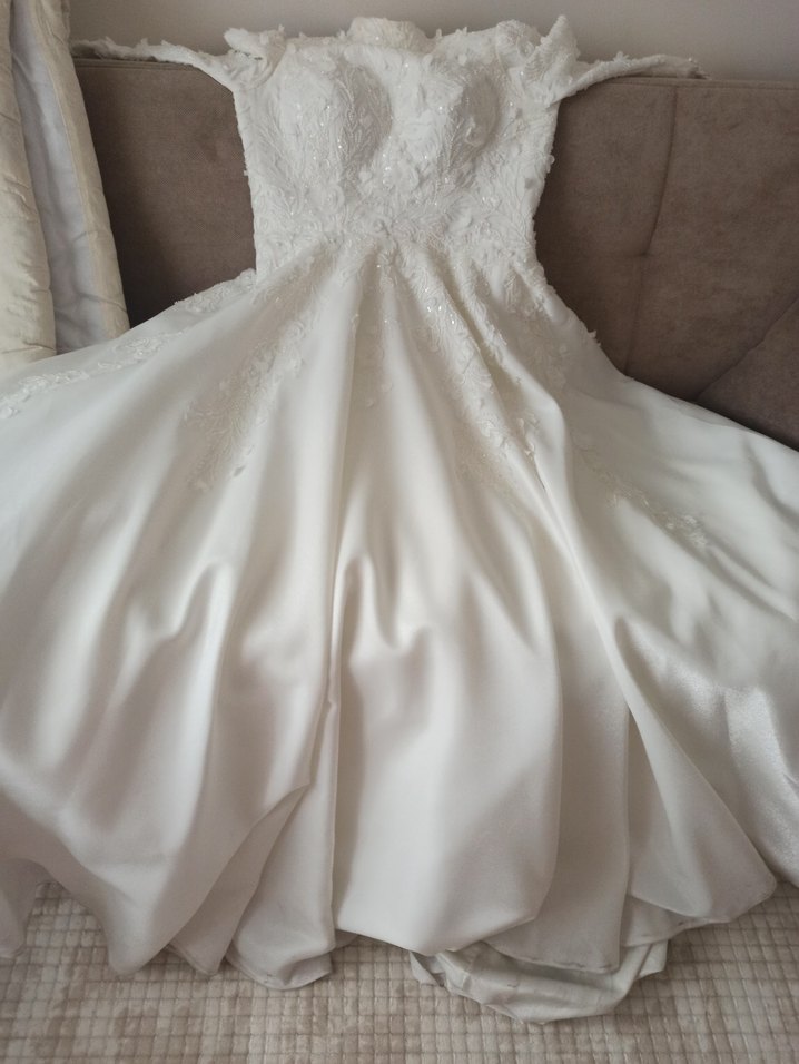 Uzun Kollu, Yüksek Yakalı Prenses Gelinlik - Görsel 3