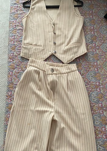 Bej Çizgili Düğmeli Kadın Takım - Görsel 2