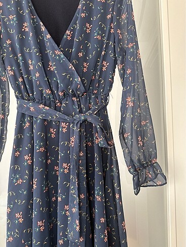 Desenli kuşaklı şifon elbise - Görsel 9