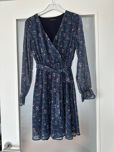 Desenli kuşaklı şifon elbise - Görsel 12