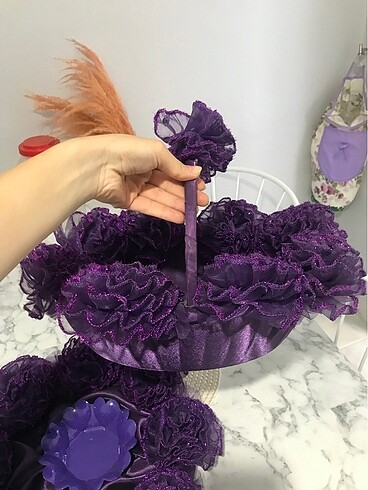 Diğer Kına sepeti ve tepsisi