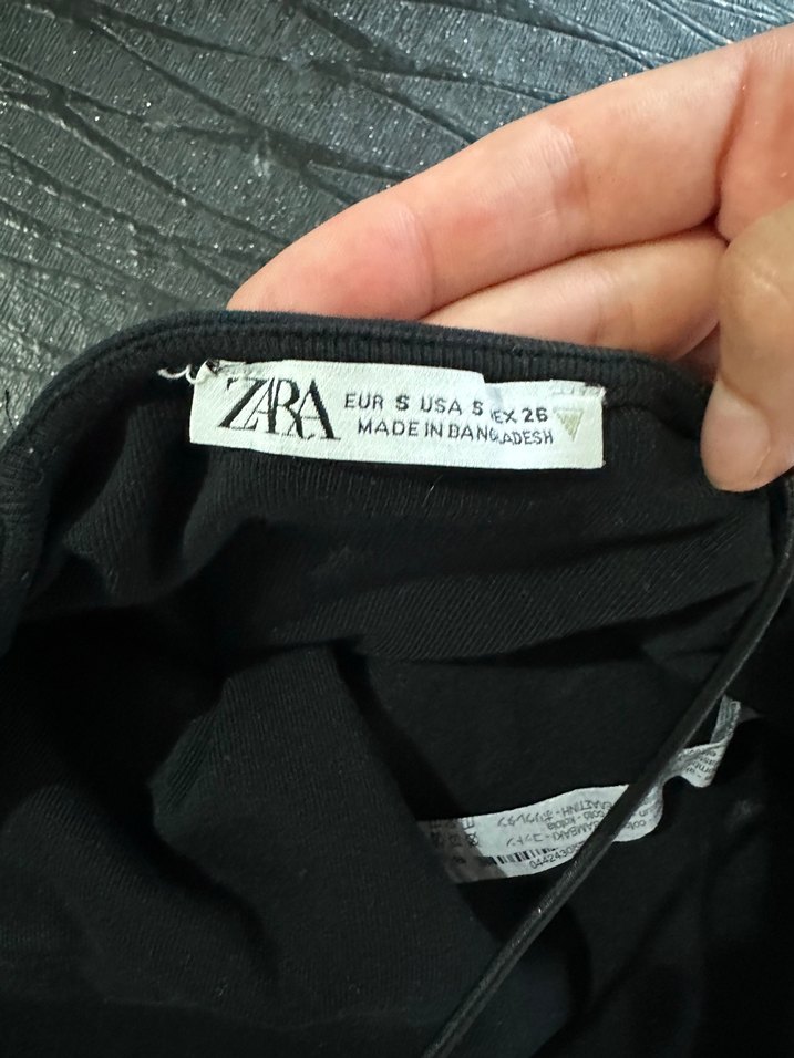 Siyah İnce Askılı Örme Crop Top - Görsel 3