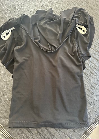 V Yaka Siyah Drapeli Kısa Kollu Bluz - Görsel 3