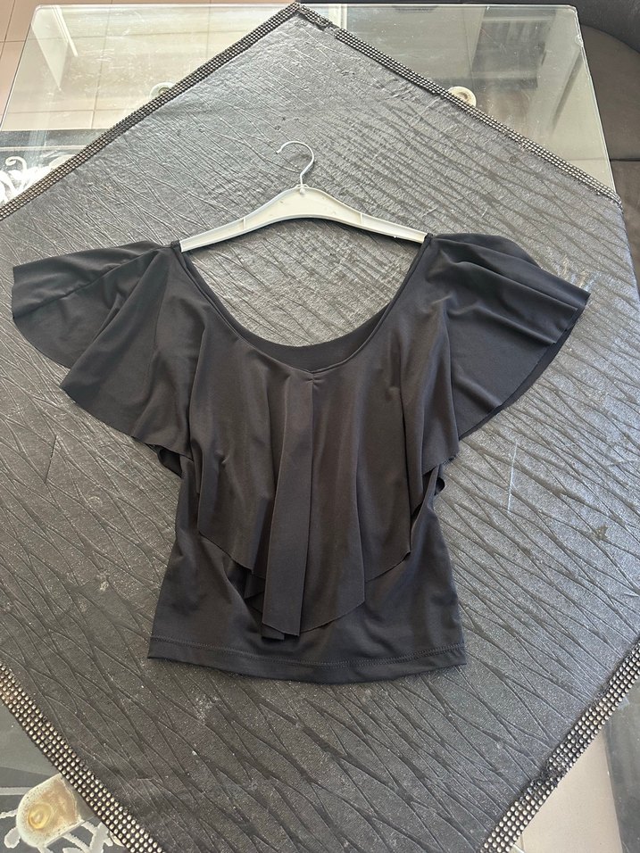 V Yaka Siyah Drapeli Kısa Kollu Bluz - Görsel 2