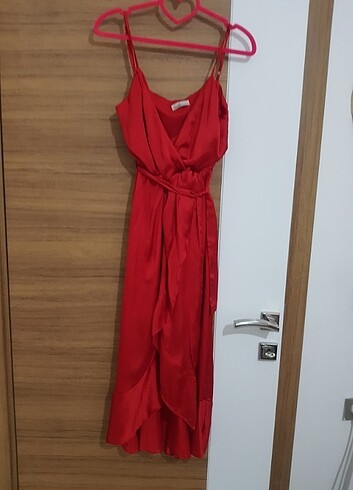 Abiye saten askılı 