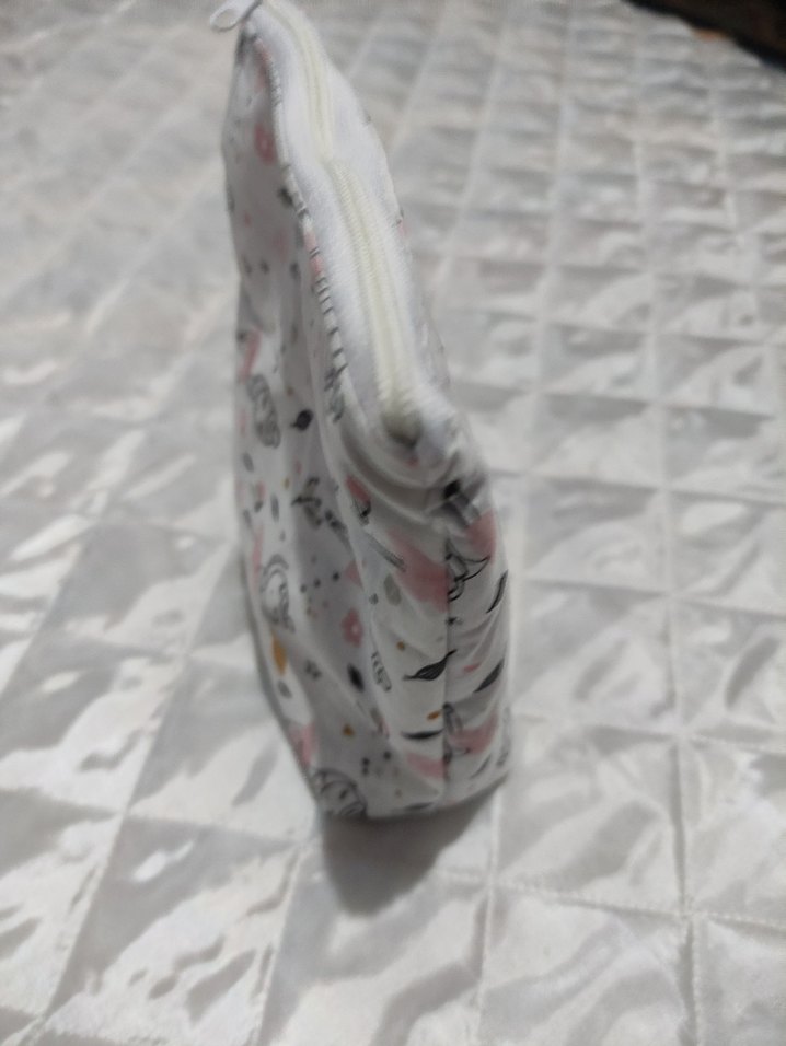 Beyaz Baskılı Kadın Makyaj Çantası - Görsel 5