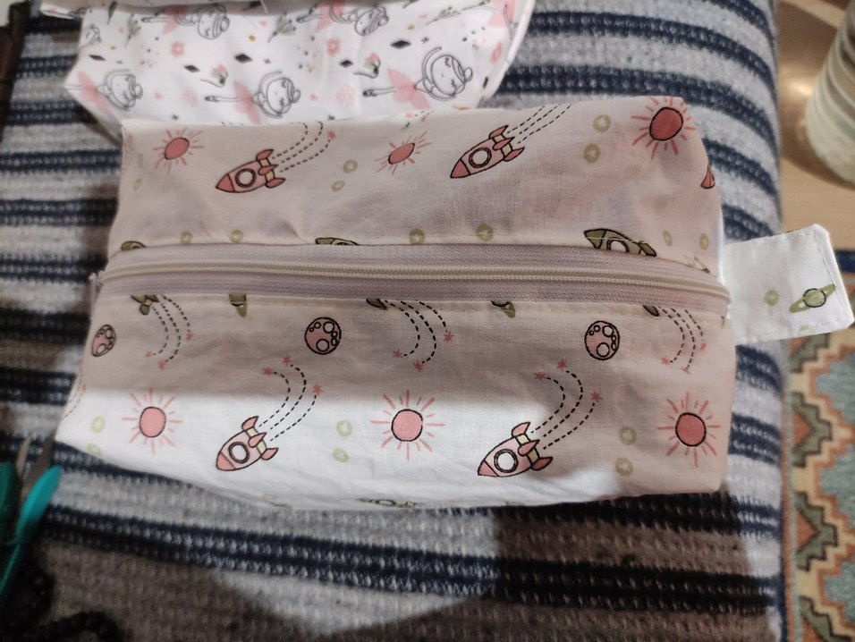 Beyaz Baskılı Kadın Makyaj Çantası - Görsel 4