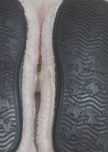 Kızlar için Pembe Kürklü Nakışlı Terlik - Görsel 2