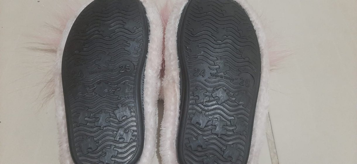 Kızlar için Pembe Kürklü Nakışlı Terlik - Görsel 2