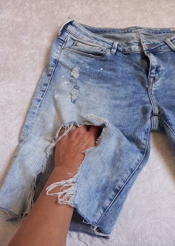 Yırtık Detaylı Gri Mavi Kadın Kot Şort - Görsel 5