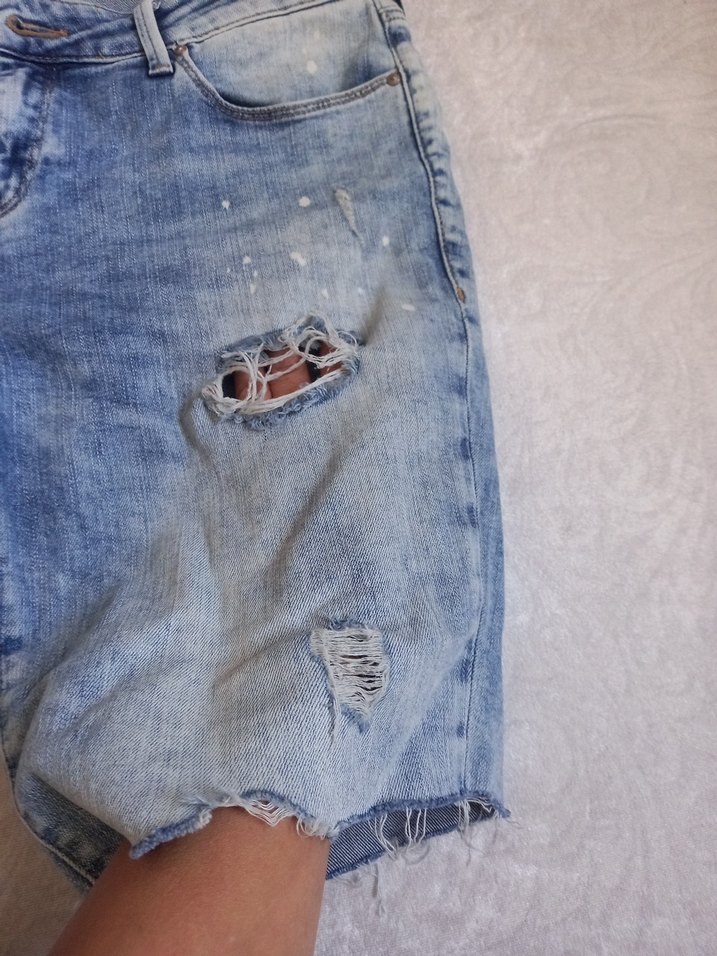 Yırtık Detaylı Gri Mavi Kadın Kot Şort - Görsel 4