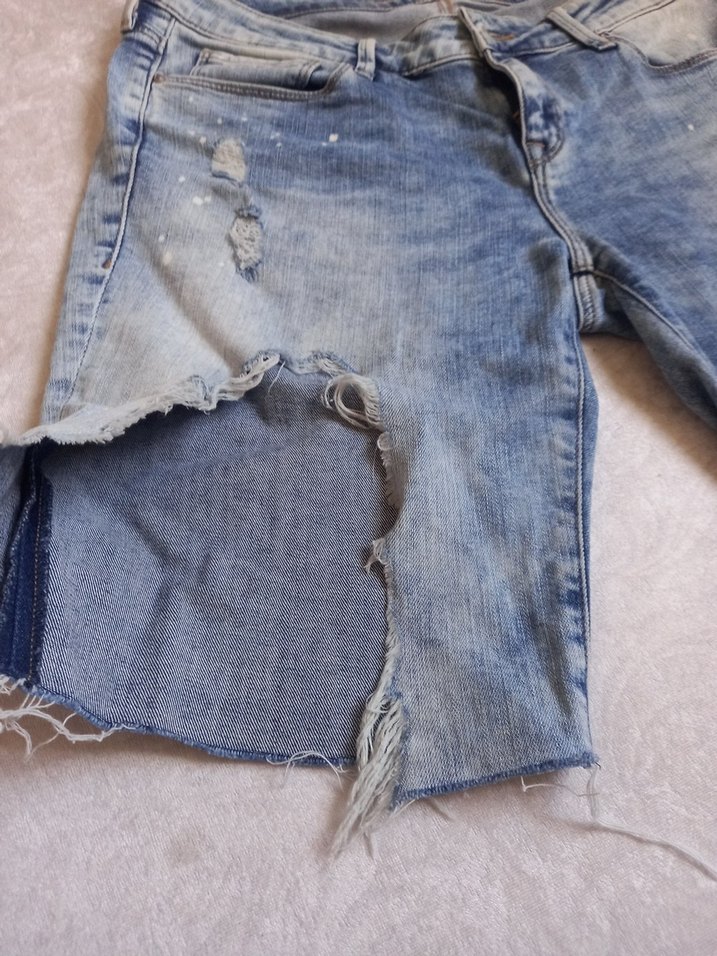 Yırtık Detaylı Gri Mavi Kadın Kot Şort - Görsel 3