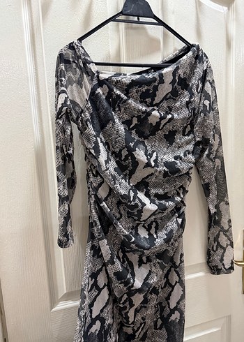 Yılan Desenli Uzun Kollu Drapeli Elbise - Görsel 2