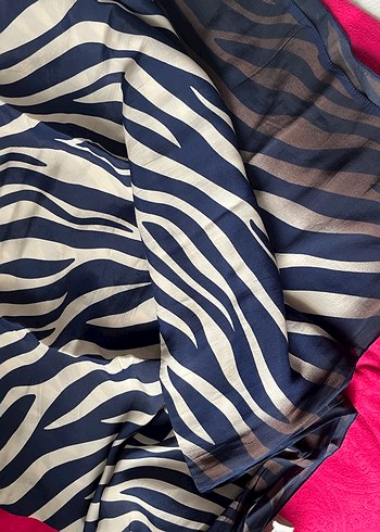 Kadın zebra desen Şal - Görsel 2