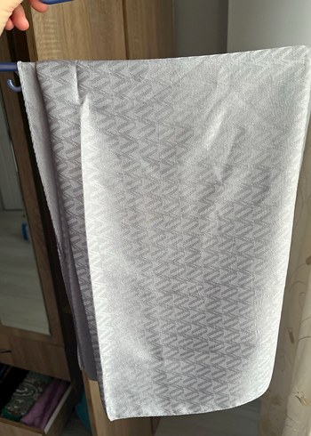 Gri Dökümlü Kadın jakar Şal - Görsel 2