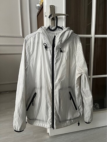 Pull and Bear Yağmurluk