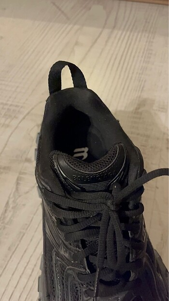 40 Beden Balenciaga Defender