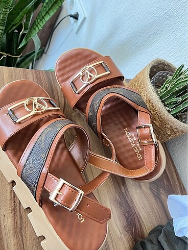 Louis Vuitton Sandalet