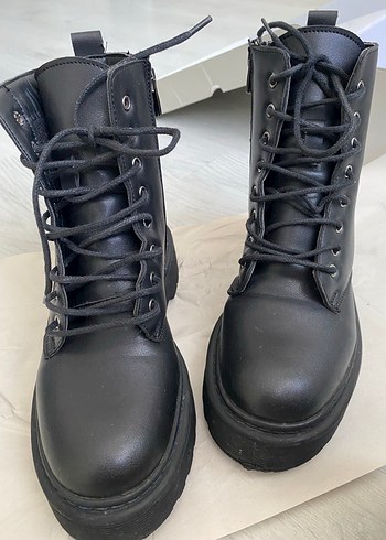 36 Beden Siyah Deri Goth Topuklu Kadın Bot