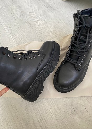 Siyah Deri Goth Topuklu Kadın Bot - Görsel 3