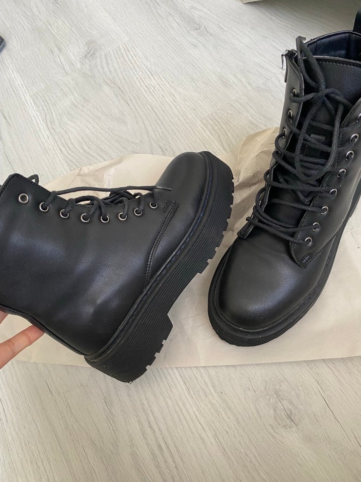 Siyah Deri Goth Topuklu Kadın Bot - Görsel 3