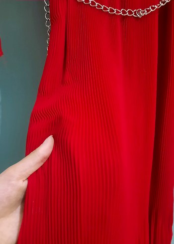 Zincir Detaylı Kırmızı Uzun Kadın Elbise - Görsel 5