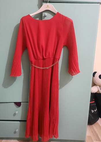 Zincir Detaylı Kırmızı Uzun Kadın Elbise - Görsel 3