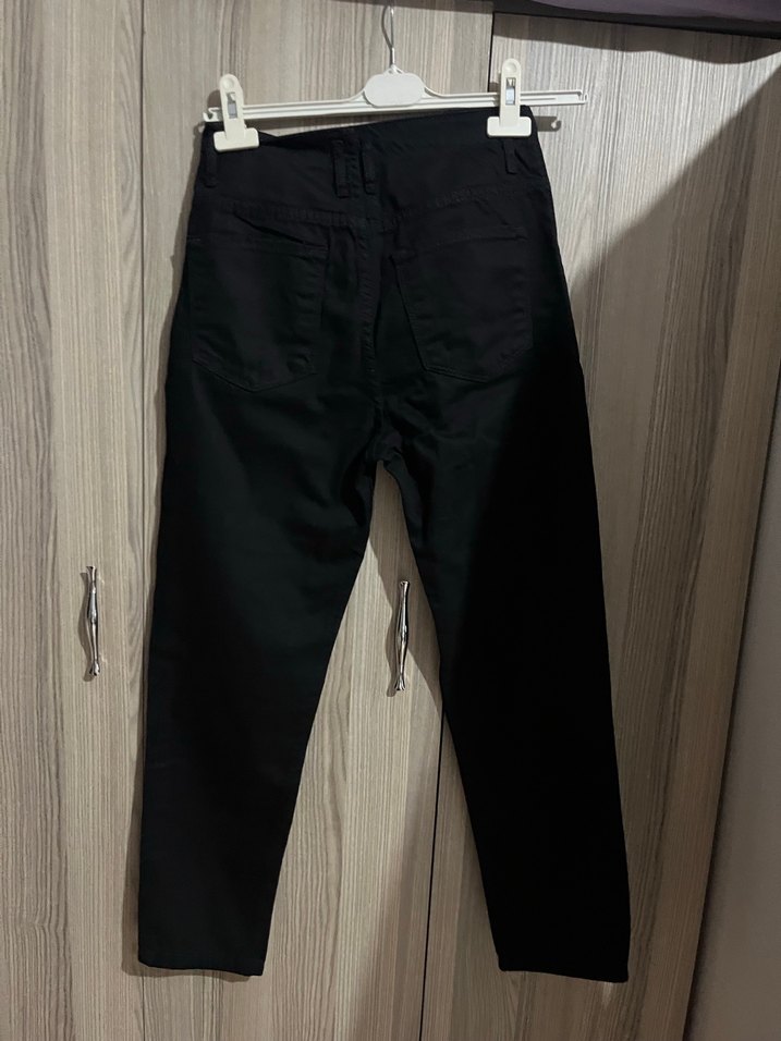 Kadın Siyah Kemerli Regular Fit Denim Pantolon - Görsel 3